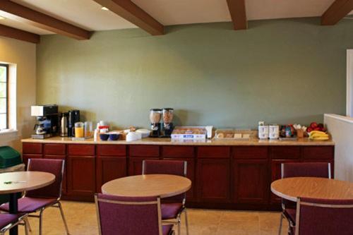 Shenandoah Inn, Major Credit Cards Required For Check In Plymouth Kültér fotó